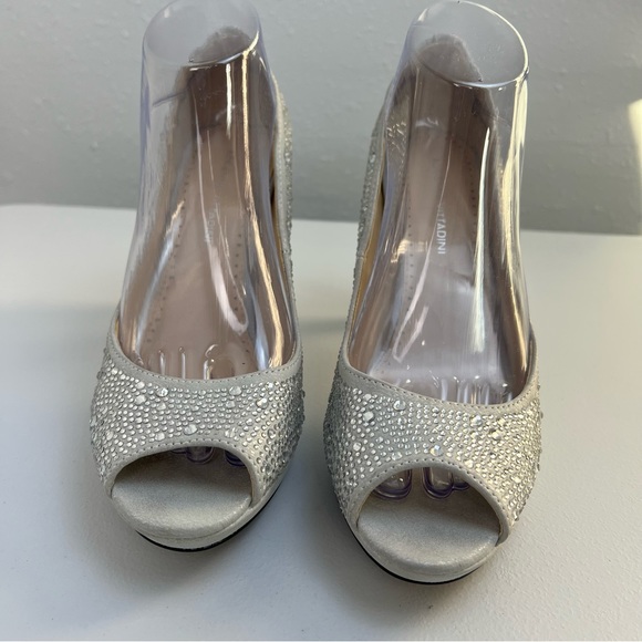 Adriana Vittadini Gervin Light Gray Rhinestones Pump Women’s Size 9 - Picture 8 of 12